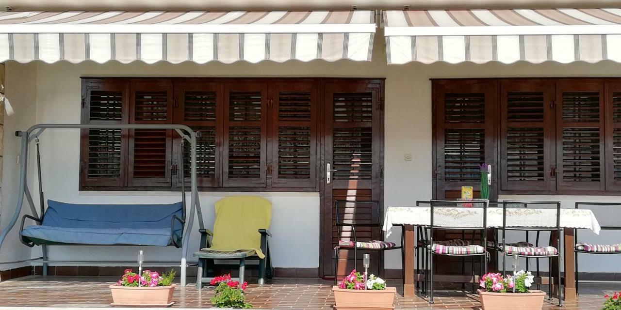 Apartments&Rooms Miro Sea View - Near Beach Sumartin Exterior photo
