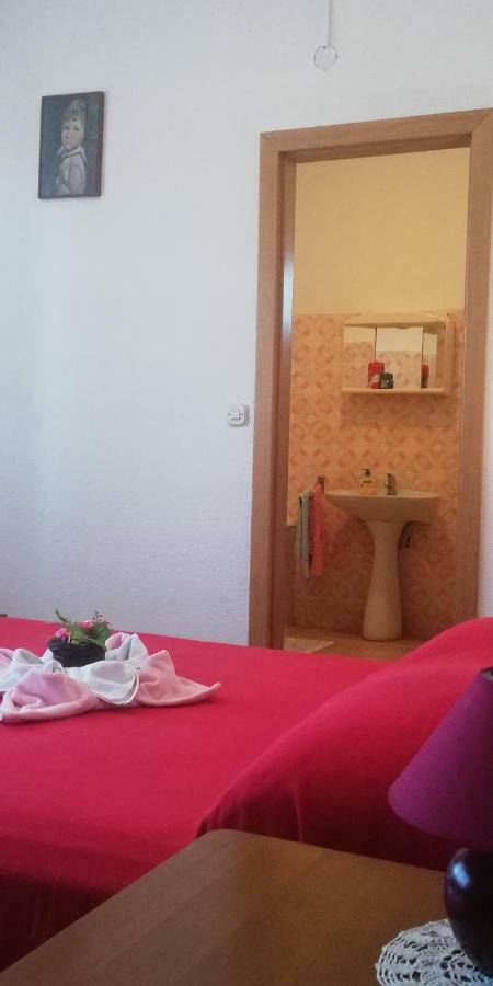 Apartments&Rooms Miro Sea View - Near Beach Sumartin Exterior photo
